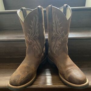 LOOK! Work or play, ARIAT Brown Wide square toe boot
